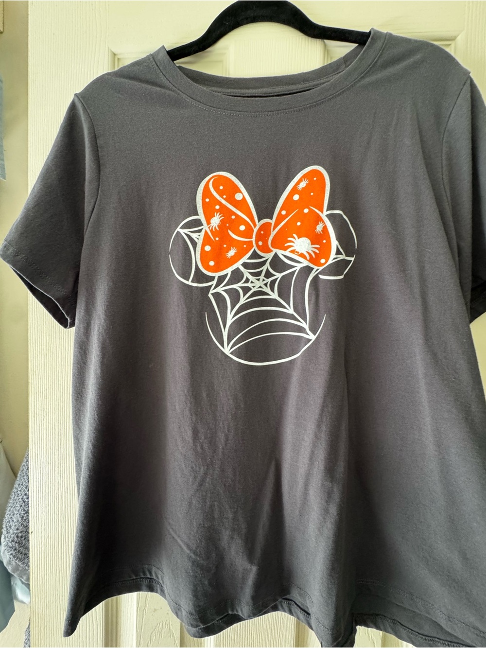 Women’s XL' Mickey & Friends Halloween Spider Web Bow Minnie Graphic Tee